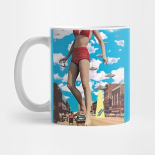 She's arrived (Giant woman & UFO) Mug